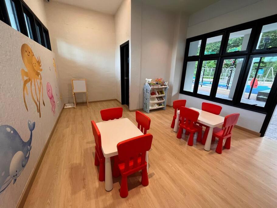 2Br Apartment - Beachfront - Corner Unit - Netflix - Unifi 300Mbps - Mutiara Melaka Pantai Puteri Apartment *