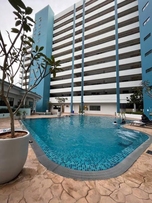 2Br Apartment - Beachfront - Corner Unit - Netflix - Unifi 300Mbps - Mutiara Melaka Pantai Puteri Apartemen