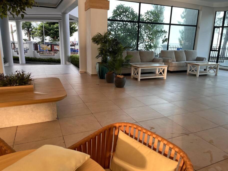 2Br Apartment - Beachfront - Corner Unit - Netflix - Unifi 300Mbps - Mutiara Melaka Pantai Puteri Apartment Malacca