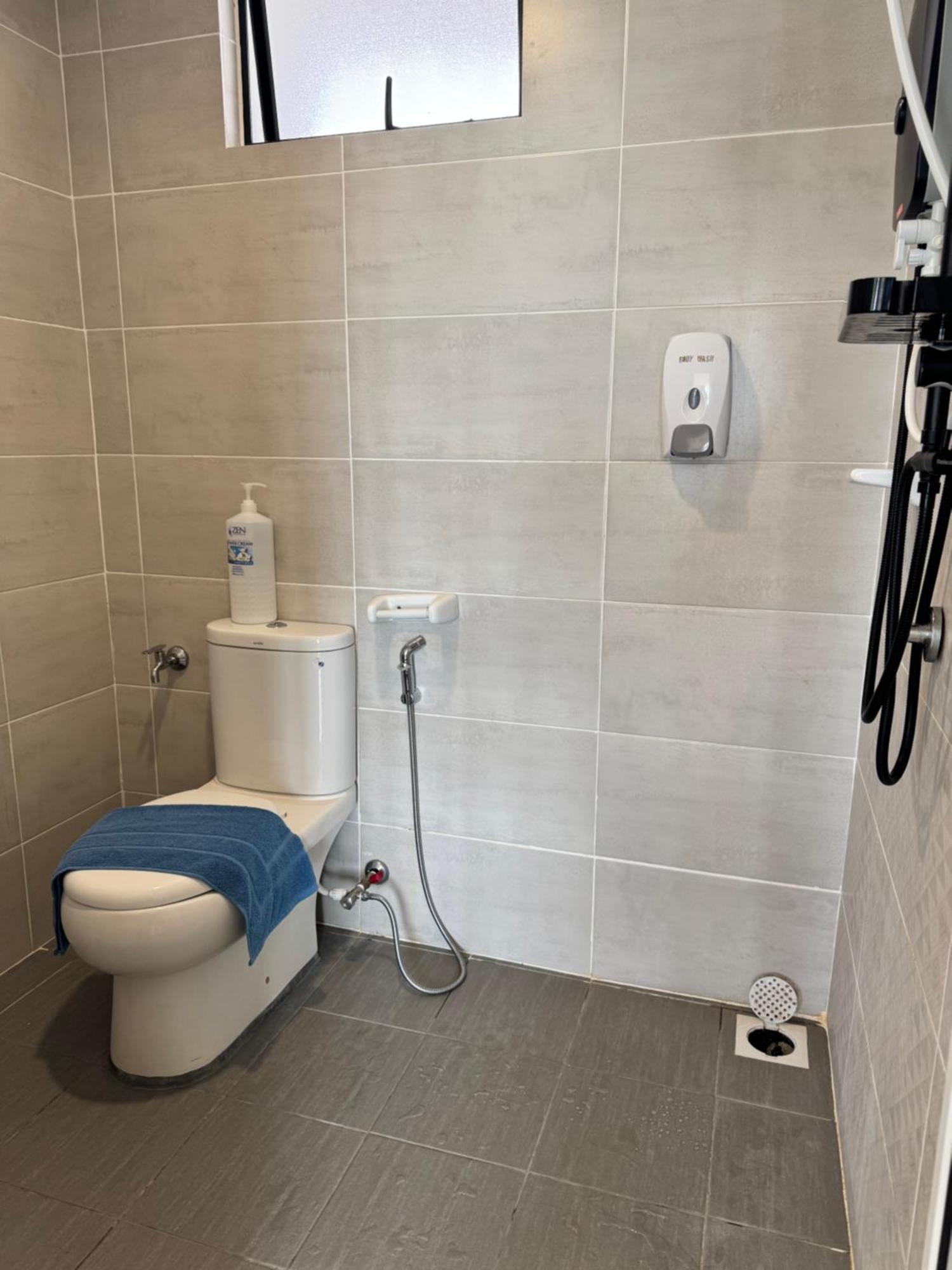 2Br Apartment - Beachfront - Corner Unit - Netflix - Unifi 300Mbps - Mutiara Melaka Pantai Puteri * Malacca