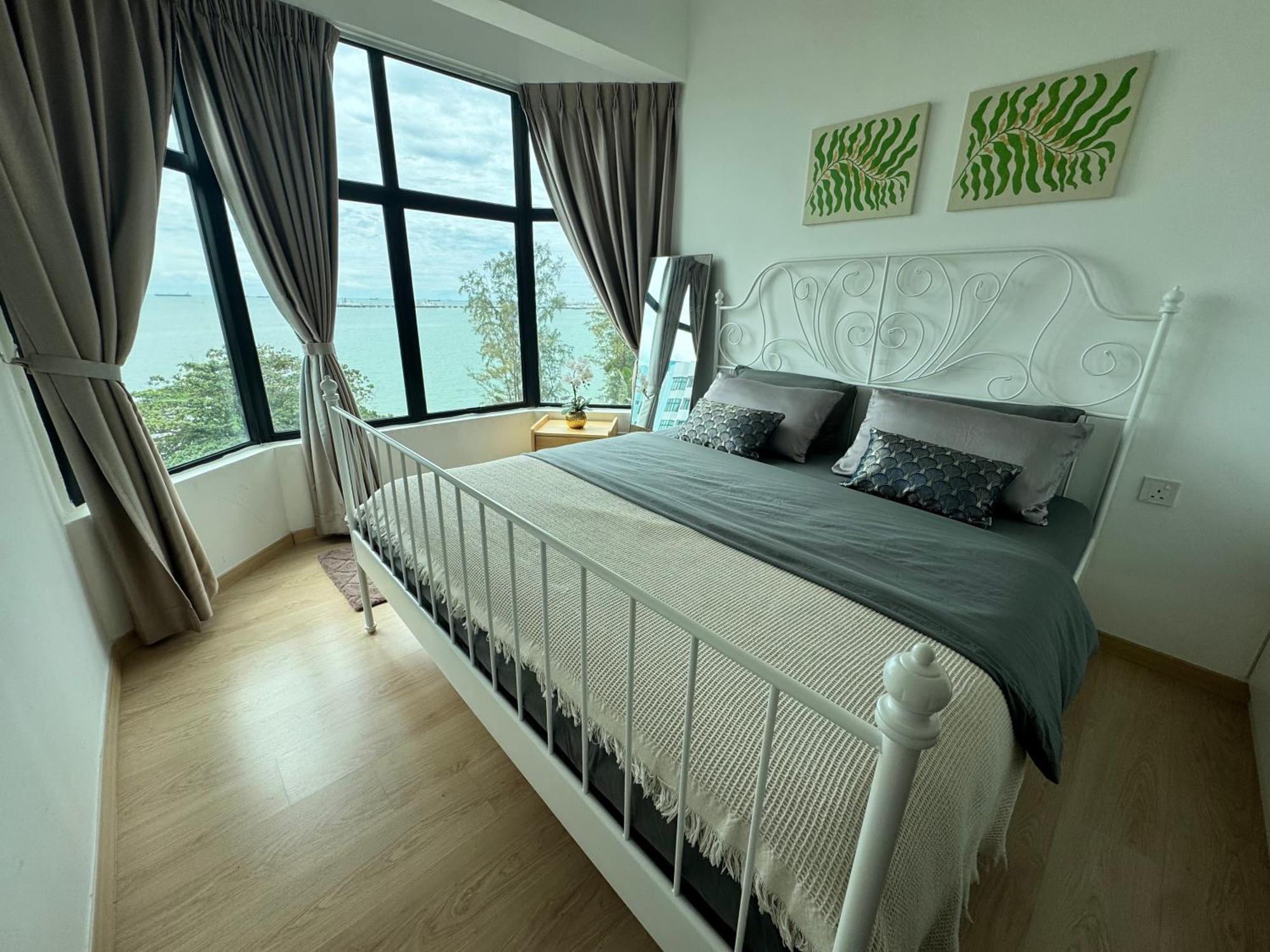 2Br Apartment - Beachfront - Corner Unit - Netflix - Unifi 300Mbps - Mutiara Melaka Pantai Puteri * Malacca